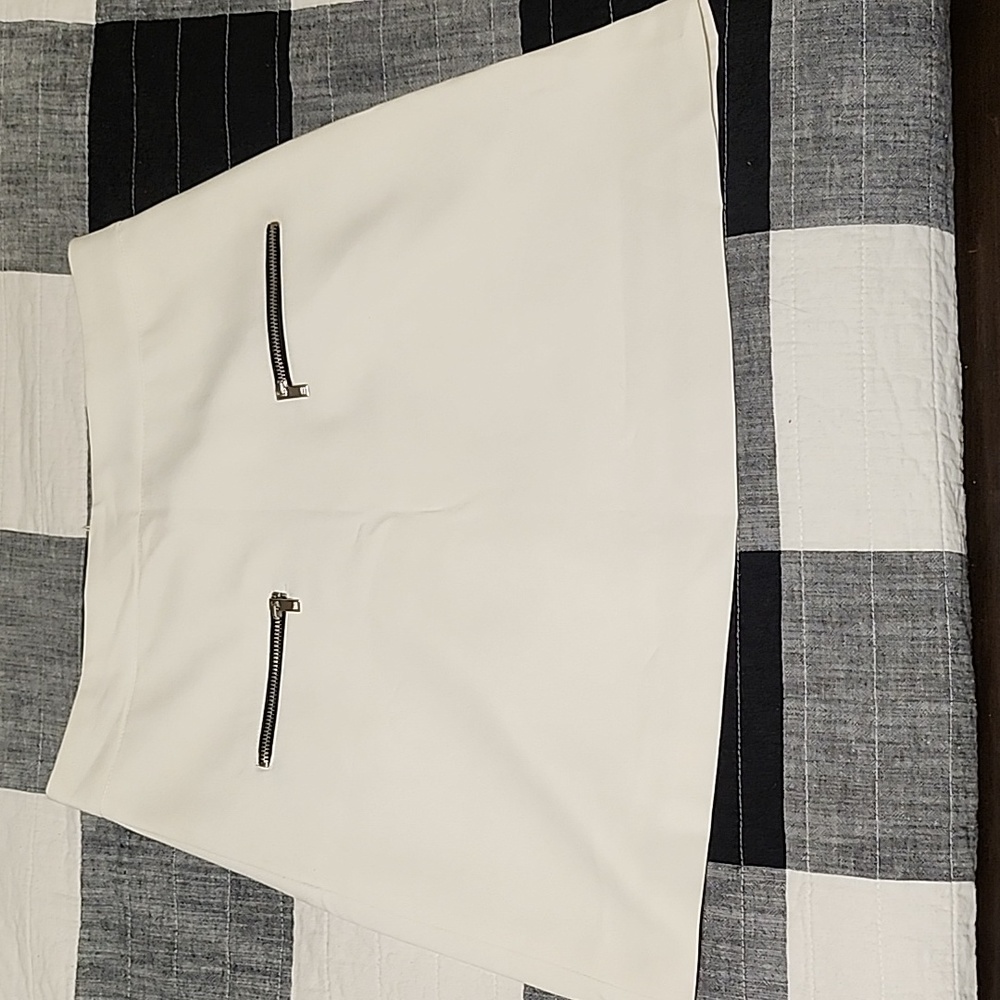 Zara white skirt zippers on front size s